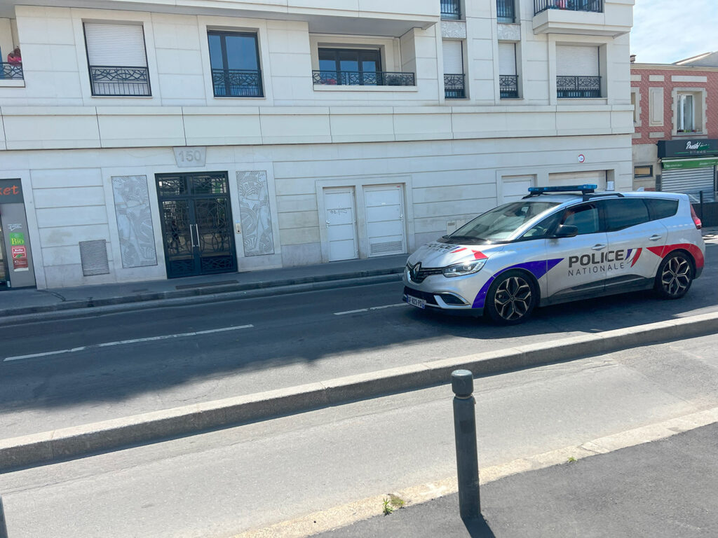 police car driving in Saint-Denis
